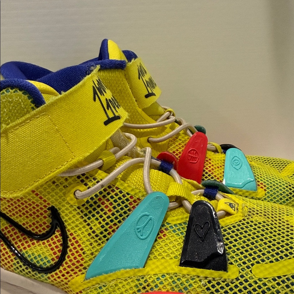 Us 2Y
The Nike Kyrie 7 1 World 1 People Electric Yellow - Picture 7 of 7